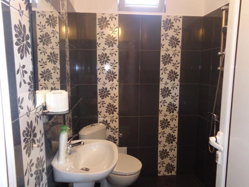 Vibo Guesthouse ساباريفا بانيا الغرفة الصورة