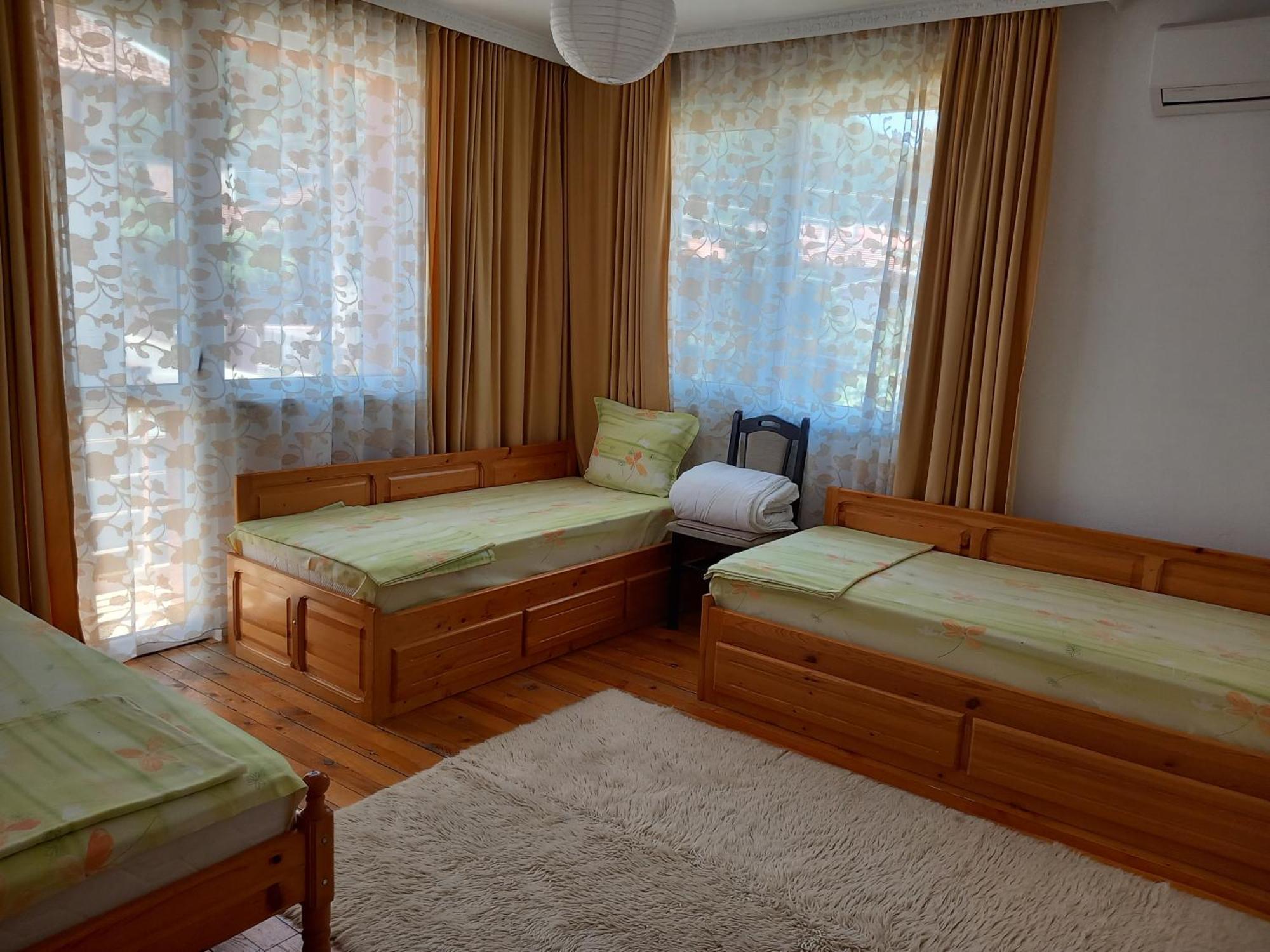 Vibo Guesthouse ساباريفا بانيا الغرفة الصورة