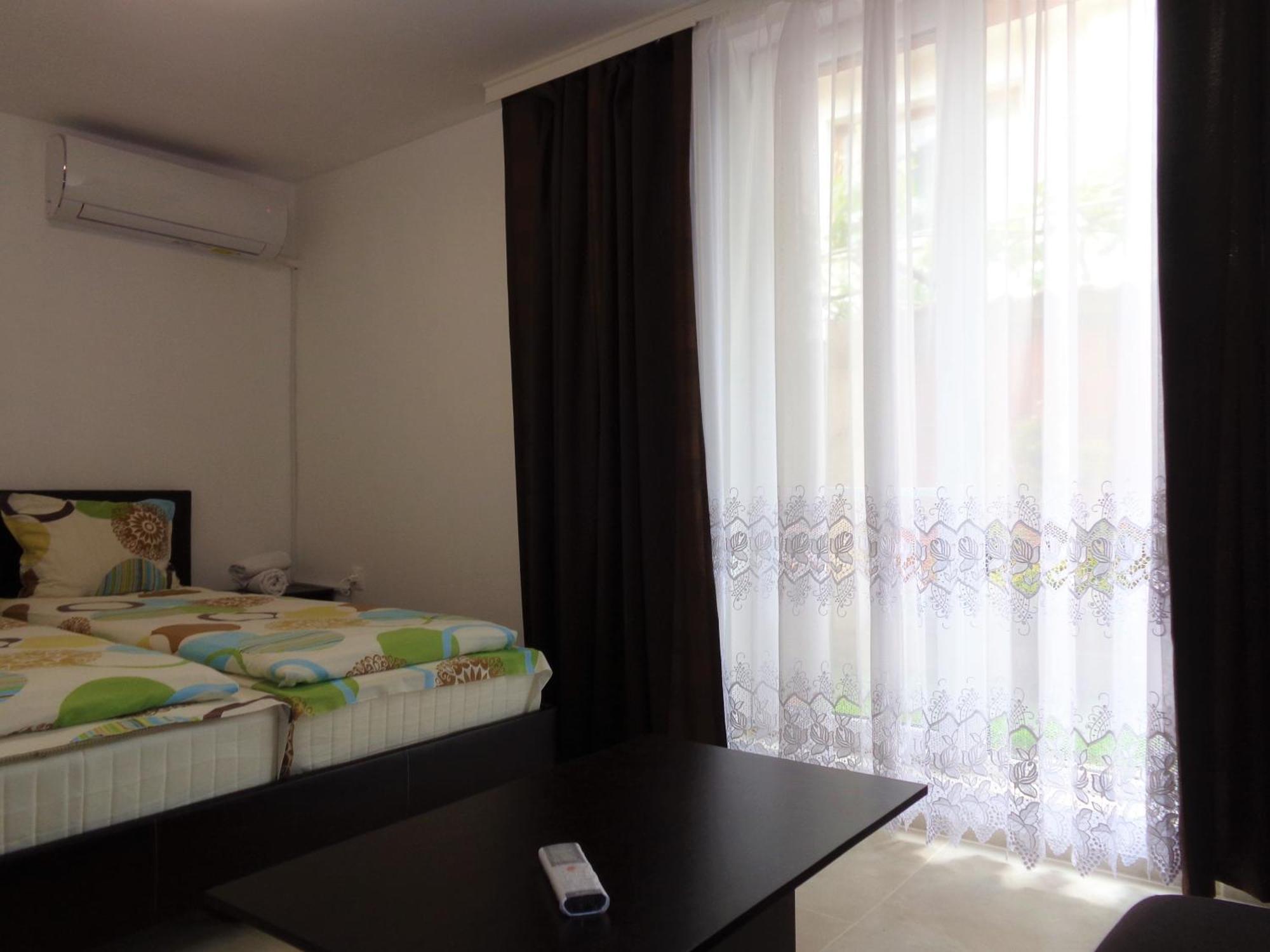 Vibo Guesthouse ساباريفا بانيا الغرفة الصورة