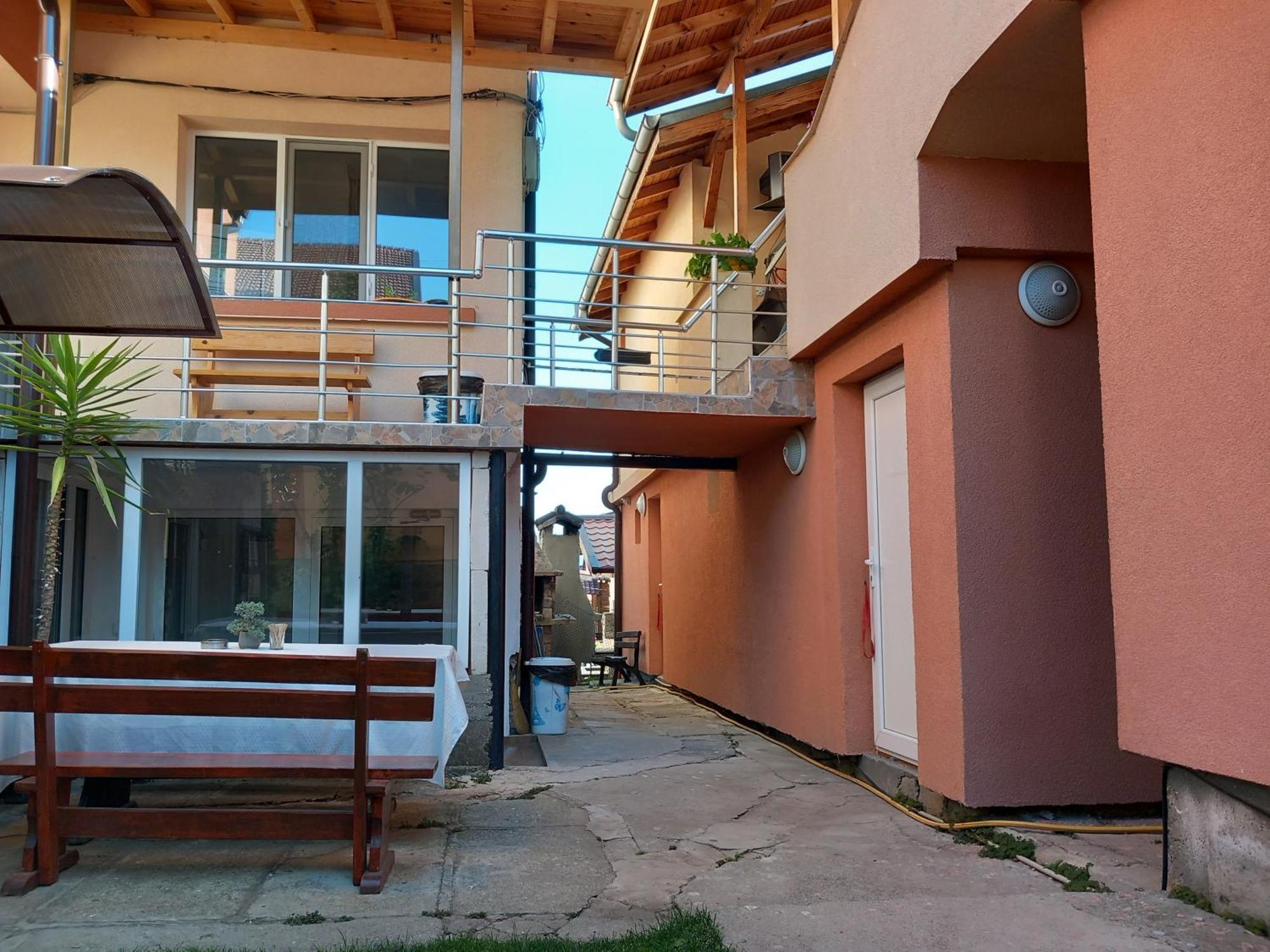 Vibo Guesthouse ساباريفا بانيا المظهر الخارجي الصورة